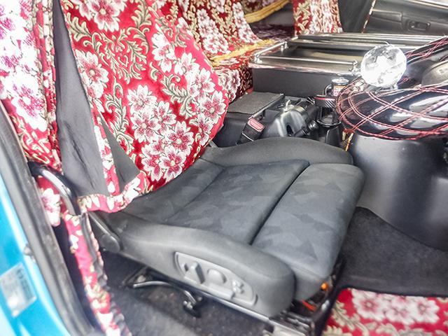 プロフィア 　トレーラーヘッド　トラクタ　第五輪荷重１５，８００ｋｇ　５２０馬力　一括緩和　車検あり　ハイルーフ　流体式リターダー　前出しバンパー　２デフ　ＡＳ－ｔｒｏｎｉｃ　１０トン　１０ｔ　対応免許／大型免許（23枚目）