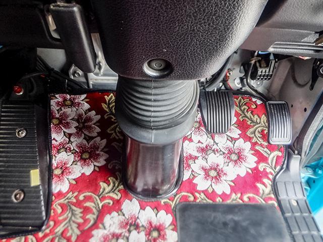 プロフィア 　トレーラーヘッド　トラクタ　第五輪荷重１５，８００ｋｇ　５２０馬力　一括緩和　車検あり　ハイルーフ　流体式リターダー　前出しバンパー　２デフ　ＡＳ－ｔｒｏｎｉｃ　１０トン　１０ｔ　対応免許／大型免許（28枚目）