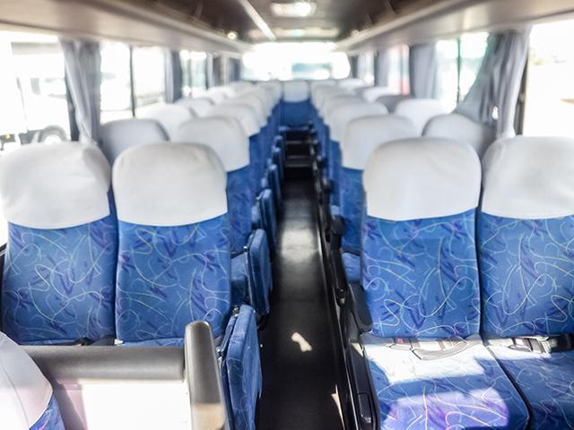 メルファ 送迎仕様中大型バス 立ち席含め48人乗り リクライニング付モケットシート 貫通トランク ルームラック 自動折れ戸 後輪エアサス 対応免許/大型免許(13枚目)