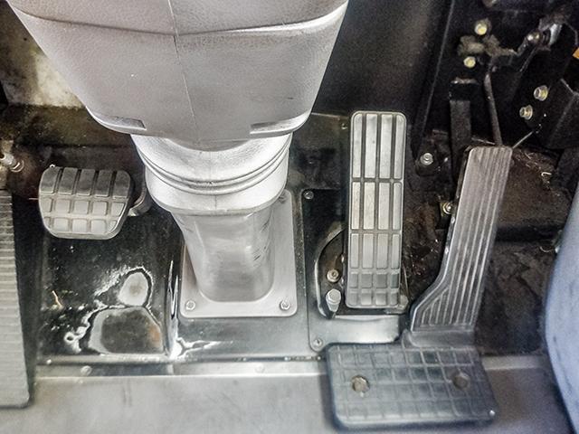 メルファ 送迎仕様中大型バス 立ち席含め48人乗り リクライニング付モケットシート 貫通トランク ルームラック 自動折れ戸 後輪エアサス 対応免許/大型免許(25枚目)