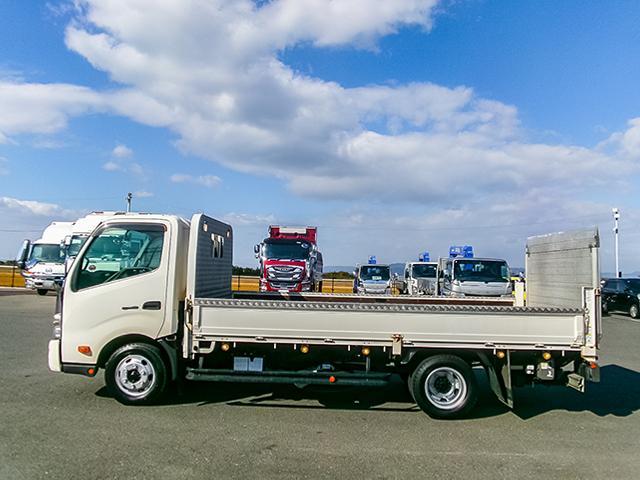 デュトロ 　平ボディ　ハイグレード　ロングボディ　ワイドボディ　積載３０００ｋｇ　荷台寸法（長４３８×幅２０９×高３８）　２トン　２ｔ　対応免許／準中型免許（5枚目）