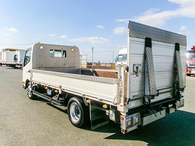 デュトロ 　平ボディ　ハイグレード　ロングボディ　ワイドボディ　積載３０００ｋｇ　荷台寸法（長４３８×幅２０９×高３８）　２トン　２ｔ　対応免許／準中型免許（8枚目）