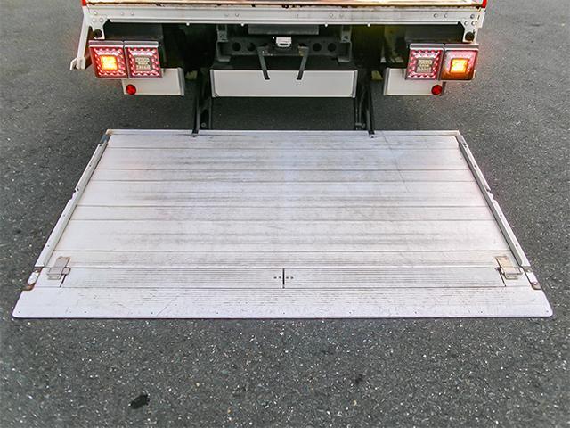 デュトロ 　平ボディ　ハイグレード　ロングボディ　ワイドボディ　積載３０００ｋｇ　荷台寸法（長４３８×幅２０９×高３８）　２トン　２ｔ　対応免許／準中型免許（15枚目）