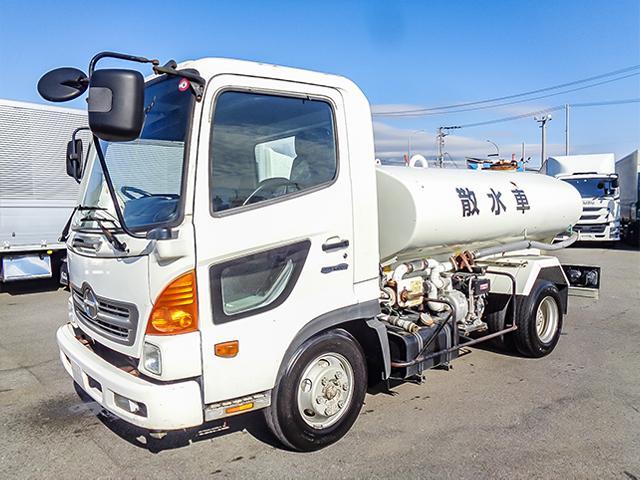 ヒノレンジャー 　極東開発製散水車　サブエンジン式　最大積載容積：４０００Ｌ　前後散水　４トン　４ｔ　対応免許／８ｔ限定中型免許（3枚目）