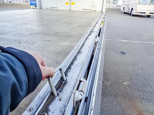 キャンター 　パブコ製アルミウイング　ワイドロングボディ　内フック　ラッシングレール２段　最大積載２，０００ｋｇ　荷台寸法（長４３０×幅２０９×高１９４）　２トン　２ｔ　対応免許／準中型免許（19枚目）