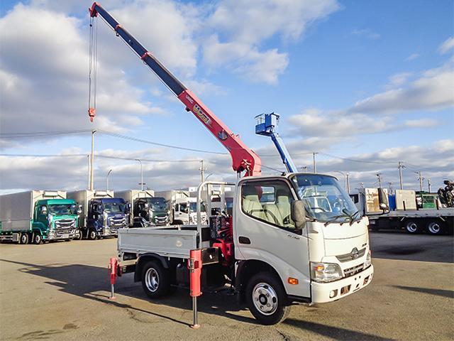 デュトロ 　古河製４段クレーン付き平ボディ　ラジコン付き　リアジャッキ　積載２，０００ｋｇ　荷台寸法（長２４２×幅１６０×高３７）　２トン　２ｔ　対応免許／準中型免許（12枚目）