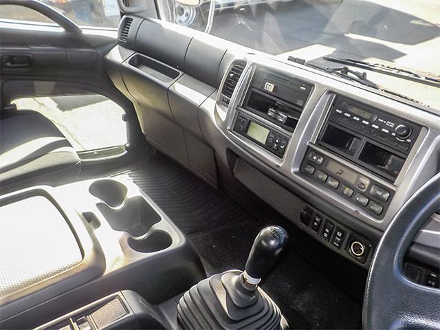 ヒノレンジャー 　冷蔵冷凍車　菱重冷凍機　床：キーストン　低温設定　ジョルダー４列　ワイドボディ　積載２８５０ｋｇ　荷台寸法（長６２８×幅２２６×高２０１）　４トン　４ｔ　対応免許／８ｔ限定中型免許（27枚目）