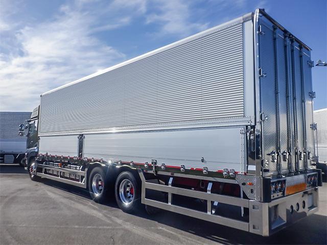 クオン 　日本フルハーフ製アルミウイング　ハイルーフ　ラッシングレール２段　後輪エアサス　エスコット　最大積載１３，４００ｋｇ　荷台寸法（長９６４×幅２４１×高２４８）　１０トン　１０ｔ　対応免許／大型免許（6枚目）