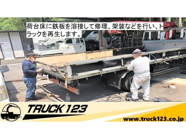 高所作業車　ＳＨ０９Ａ　バケット車　９．７ｍ　ワンピン　電工　（２１７１）アイチ　ＦＲＰバケット（２００ｋｇ／２名）　第３ブーム絶縁　アワメーター１６７８時間　左右工具箱２段　リヤ長物入れ　はしご掛け　バックカメラ　ＤＰＲ　ターボ有　ＡＴ　トラック(44枚目)