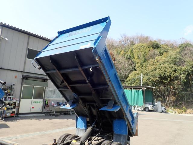 ３ｔ　ダンプ　強化三方開　低床　検付　新明和　フルフラットロー　積載３トン　荷台寸法　Ｌ３０５　Ｗ１５９　Ｈ３７　床・鉄　フルフラットロー　地上高８６ｃｍ　ＤＰＲ　排ガス浄化装置　ターボ　小型ダンプ（２１８７）(4枚目)