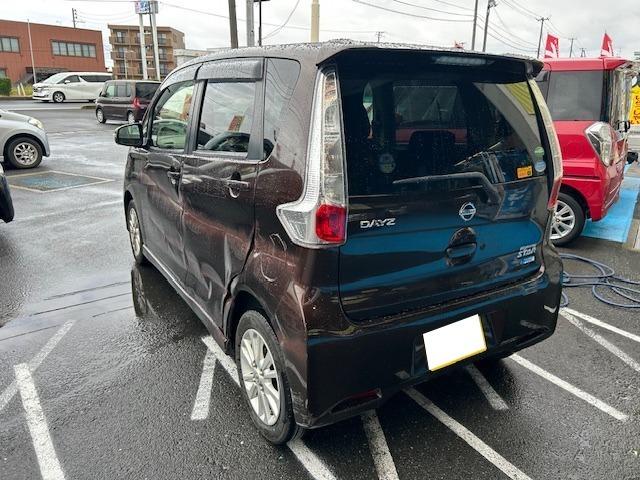 デイズルークス ハイウェイスター　Ｘ　Ｖセレクション＋セーフティＩＩ　全周囲カメラ　運転席・助手席・サイドエアバッグ　ＡＢＳ　横滑り防止装置　盗難防止装置　衝突安全ボディ　衝突被害軽減装置　キーレス　スマートキー　アイドリングストップ　ＨＩＤ　ベンチシート　フルフラット（7枚目）