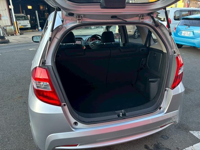 フィット Ｌ　社外ナビＴＶ／リアカメラ／ＥＴＣ／（12枚目）