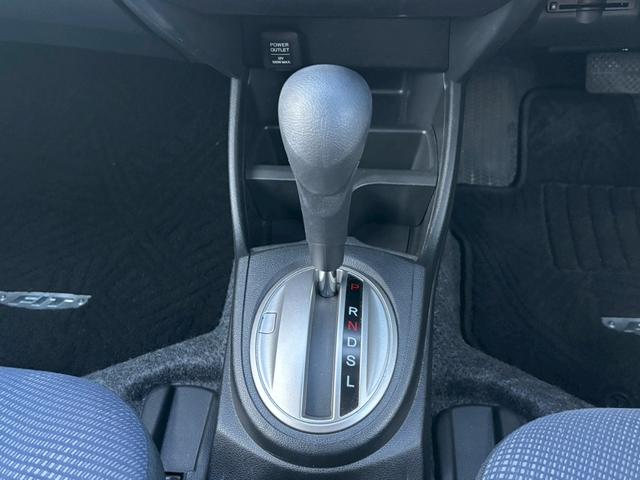 フィット Ｌ　社外ナビＴＶ／リアカメラ／ＥＴＣ／（32枚目）