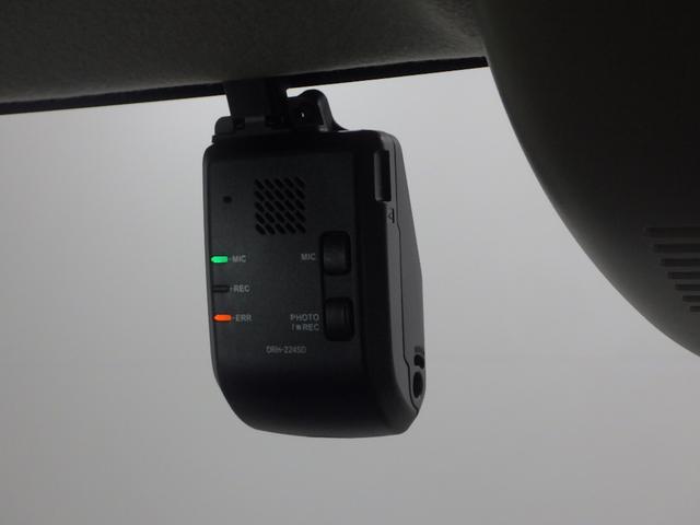 N-BOX ベースグレード 前後ドラレコ プロジェクター式フルLEDヘッドライト ロールサンシェイド付両側パワースライドドア 前席両側シートヒーター 充電用USBジャック 電子制御パーキングブレーキ オートブレキホールド機能(4枚目)