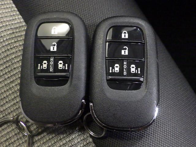 N-BOX ベースグレード 前後ドラレコ プロジェクター式フルLEDヘッドライト ロールサンシェイド付両側パワースライドドア 前席両側シートヒーター 充電用USBジャック 電子制御パーキングブレーキ オートブレキホールド機能(13枚目)