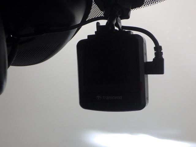 『ドライブレコーダー』動画を残すことで万が一の事態に遭遇した時の必須アイテムです！急ブレーキ・急ハンドルが起こった際、自動で記録が上書きされずに保存され、後でＰＣ等で確認出来ます。