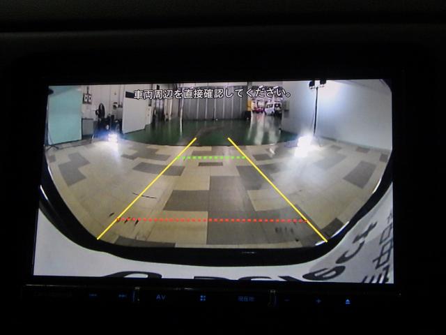 バックカメラの画像です。ガイドラインがスムースな車庫入れをサポートいたします！車庫入れの安心感がアップしますね☆