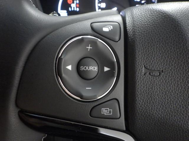 ハンドルにオーディオの操作スイッチが装備されています！視線を前方から外さずハンドルから手を離さずに操作できるのでとっても安全ですね♪