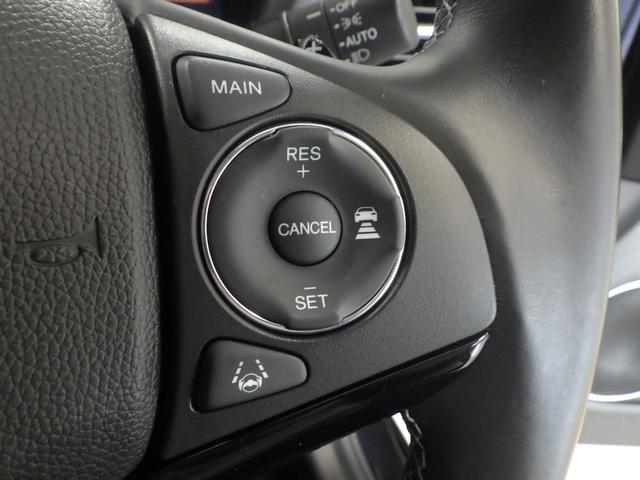ハンドル右側にはクルーズコントロールのスイッチが装備され運転中の操作も安心して行えます！