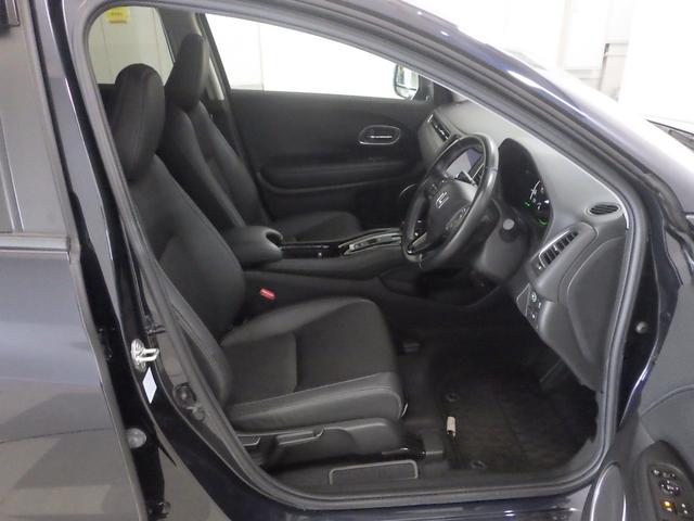 すわり心地の良い運転席・助手席です。長時間のドライブの疲れ軽減に貢献します。どうぞ快適なドライブを♪