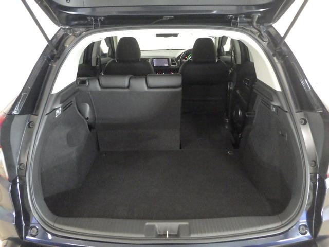 リアシートは６：４の分割可倒式で荷物に合わせて積み込み可能です★シートアレンジ次第でさまざまな大きさの荷物の積み込みが可能です♪