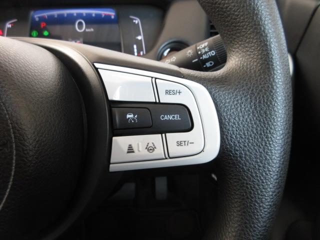 フィット ホーム　フルＬＥＤヘッドライト　電子制御パーキングブレーキ　フルオートエアコン　ＬＥＤルームランプマップランプ　降車時オートドアロック機能付Ｈｏｎｄａスマートキーシステム　当社元試乗車　禁煙車　リアカメラ（10枚目）