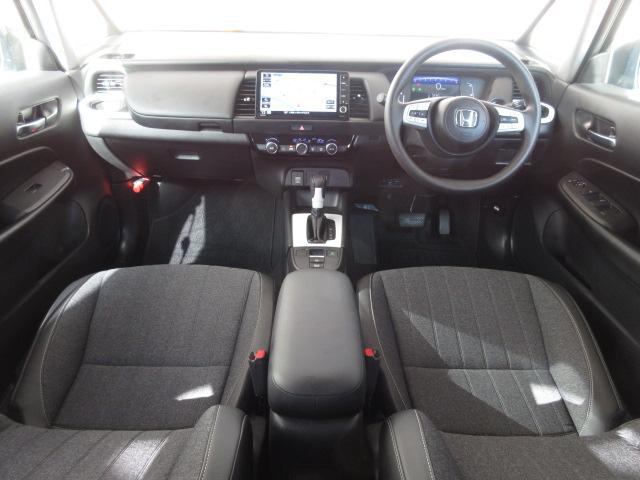 フィット ホーム　フルＬＥＤヘッドライト　電子制御パーキングブレーキ　フルオートエアコン　ＬＥＤルームランプマップランプ　降車時オートドアロック機能付Ｈｏｎｄａスマートキーシステム　当社元試乗車　禁煙車　リアカメラ（13枚目）