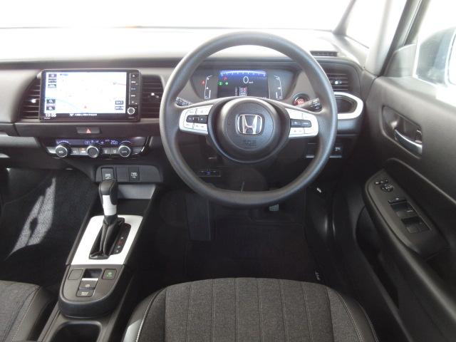 フィット ホーム　フルＬＥＤヘッドライト　電子制御パーキングブレーキ　フルオートエアコン　ＬＥＤルームランプマップランプ　降車時オートドアロック機能付Ｈｏｎｄａスマートキーシステム　当社元試乗車　禁煙車　リアカメラ（14枚目）
