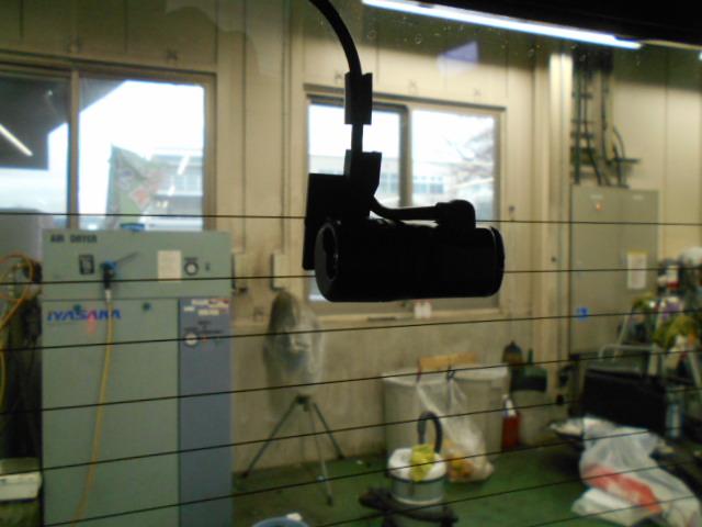 Ｎ－ＢＯＸカスタム ターボ　ＨｏｎｄａＣＯＮＮＥＣＴ　ロールサンシェイド付両側パワースライドドア　前席両側シートヒーター　オートリトラミラー　本革巻ステアリング　パドルシフト　コンビニフック付シートバックテーブル　元試乗車　禁煙（6枚目）