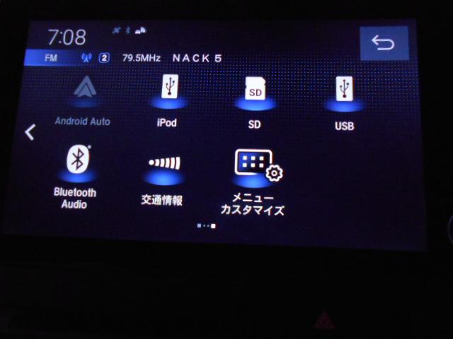 Ｎ－ＢＯＸカスタム ターボ　ＨｏｎｄａＣＯＮＮＥＣＴ　ロールサンシェイド付両側パワースライドドア　前席両側シートヒーター　オートリトラミラー　本革巻ステアリング　パドルシフト　コンビニフック付シートバックテーブル　元試乗車　禁煙（7枚目）