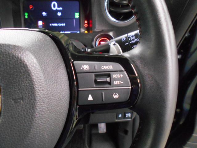 Ｎ－ＢＯＸカスタム ターボ　ＨｏｎｄａＣＯＮＮＥＣＴ　ロールサンシェイド付両側パワースライドドア　前席両側シートヒーター　オートリトラミラー　本革巻ステアリング　パドルシフト　コンビニフック付シートバックテーブル　元試乗車　禁煙（11枚目）