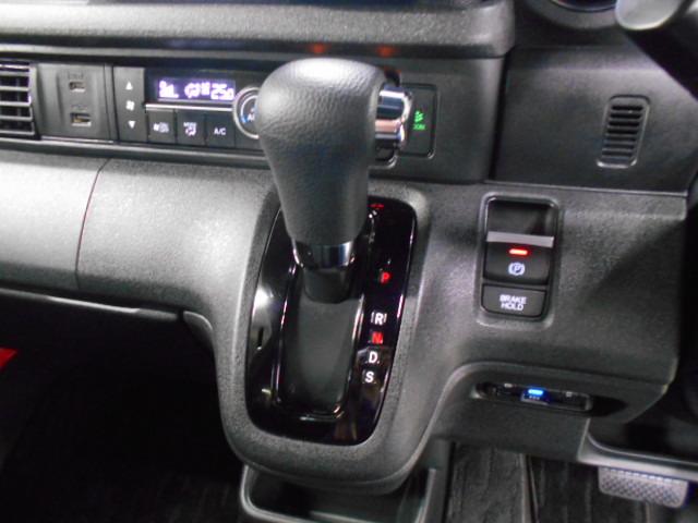 Ｎ－ＢＯＸカスタム ターボ　ＨｏｎｄａＣＯＮＮＥＣＴ　ロールサンシェイド付両側パワースライドドア　前席両側シートヒーター　オートリトラミラー　本革巻ステアリング　パドルシフト　コンビニフック付シートバックテーブル　元試乗車　禁煙（14枚目）