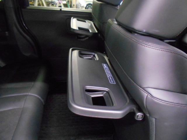 Ｎ－ＢＯＸカスタム ターボ　ＨｏｎｄａＣＯＮＮＥＣＴ　ロールサンシェイド付両側パワースライドドア　前席両側シートヒーター　オートリトラミラー　本革巻ステアリング　パドルシフト　コンビニフック付シートバックテーブル　元試乗車　禁煙（20枚目）