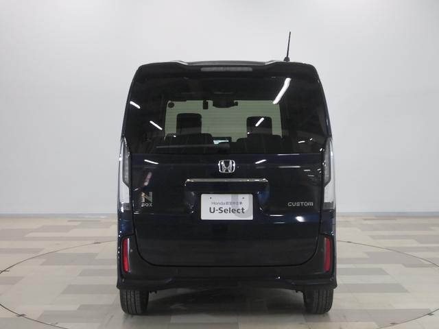 Ｎ－ＢＯＸカスタム ターボ　ＨｏｎｄａＣＯＮＮＥＣＴ　ロールサンシェイド付両側パワースライドドア　前席両側シートヒーター　オートリトラミラー　本革巻ステアリング　パドルシフト　コンビニフック付シートバックテーブル　元試乗車　禁煙（29枚目）