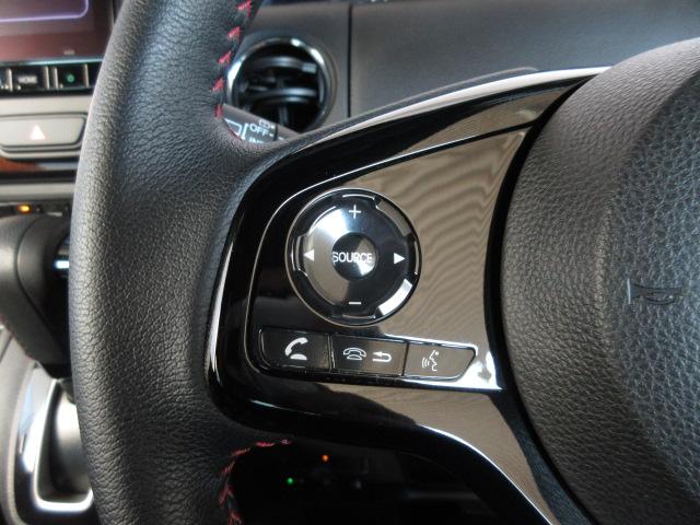 N-BOXカスタム Lターボ 純正前後ドラレコ 本革巻ステアリング・セレクトノブ オートリトラミラー ロールサンシェイド付両側パワースライドドア 前席両側シートヒーター 電子制御パーキングブレーキ 充電用USBジャック2個 禁煙車(10枚目)