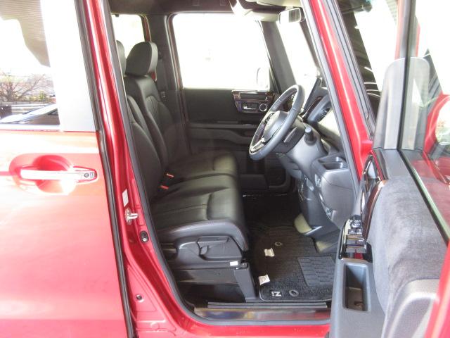 N-BOXカスタム Lターボ 純正前後ドラレコ 本革巻ステアリング・セレクトノブ オートリトラミラー ロールサンシェイド付両側パワースライドドア 前席両側シートヒーター 電子制御パーキングブレーキ 充電用USBジャック2個 禁煙車(17枚目)