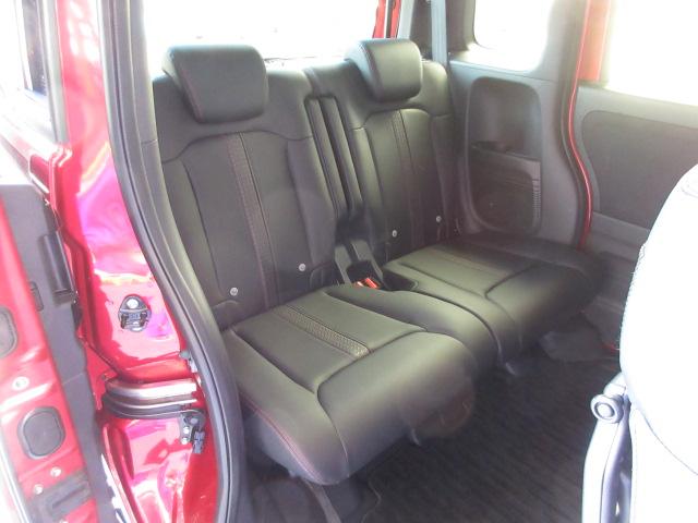 N-BOXカスタム Lターボ 純正前後ドラレコ 本革巻ステアリング・セレクトノブ オートリトラミラー ロールサンシェイド付両側パワースライドドア 前席両側シートヒーター 電子制御パーキングブレーキ 充電用USBジャック2個 禁煙車(18枚目)