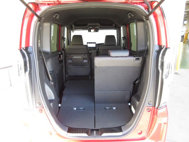 N-BOXカスタム Lターボ 純正前後ドラレコ 本革巻ステアリング・セレクトノブ オートリトラミラー ロールサンシェイド付両側パワースライドドア 前席両側シートヒーター 電子制御パーキングブレーキ 充電用USBジャック2個 禁煙車(22枚目)