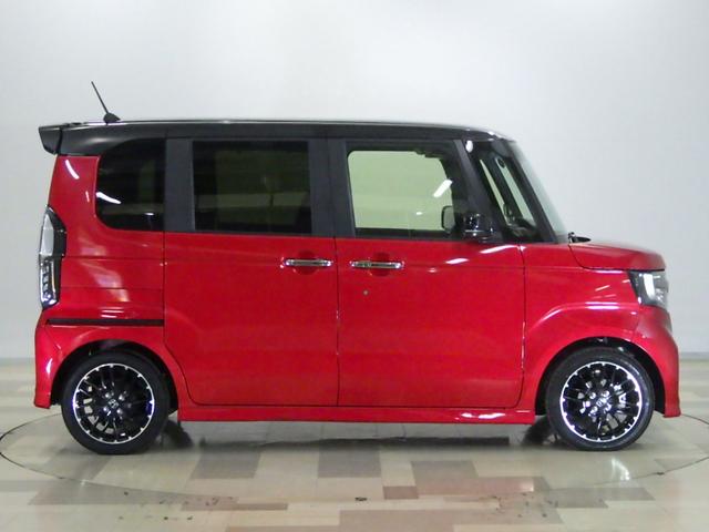 N-BOXカスタム Lターボ 純正前後ドラレコ 本革巻ステアリング・セレクトノブ オートリトラミラー ロールサンシェイド付両側パワースライドドア 前席両側シートヒーター 電子制御パーキングブレーキ 充電用USBジャック2個 禁煙車(26枚目)