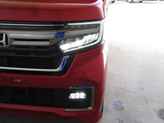 N-BOXカスタム Lターボ 純正前後ドラレコ 本革巻ステアリング・セレクトノブ オートリトラミラー ロールサンシェイド付両側パワースライドドア 前席両側シートヒーター 電子制御パーキングブレーキ 充電用USBジャック2個 禁煙車(29枚目)