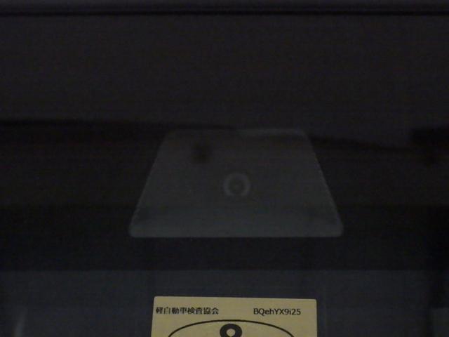 N-BOXカスタム Lターボ 純正前後ドラレコ 本革巻ステアリング・セレクトノブ オートリトラミラー ロールサンシェイド付両側パワースライドドア 前席両側シートヒーター 電子制御パーキングブレーキ 充電用USBジャック2個 禁煙車(31枚目)