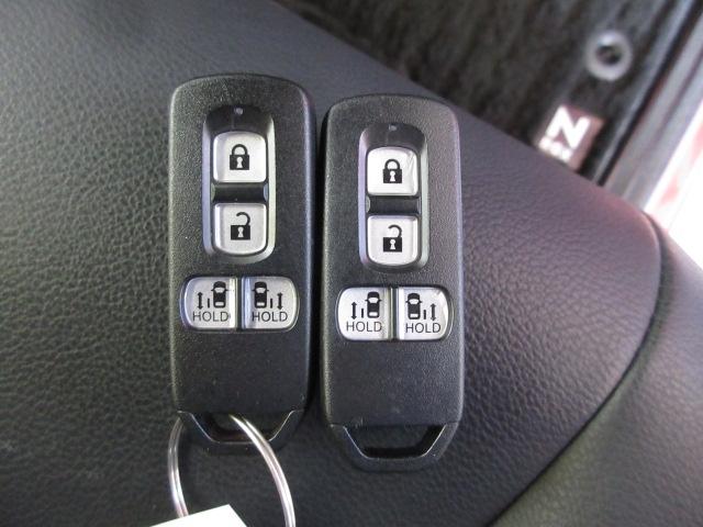 N-BOXカスタム Lターボ 純正前後ドラレコ 本革巻ステアリング・セレクトノブ オートリトラミラー ロールサンシェイド付両側パワースライドドア 前席両側シートヒーター 電子制御パーキングブレーキ 充電用USBジャック2個 禁煙車(33枚目)