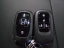 ターボ　ＨｏｎｄａＣＯＮＮＥＣＴ　ロールサンシェイド付両側パワースライドドア　前席両側シートヒーター　オートリトラミラー　本革巻ステアリング　パドルシフト　コンビニフック付シートバックテーブル　元試乗車　禁煙（35枚目）