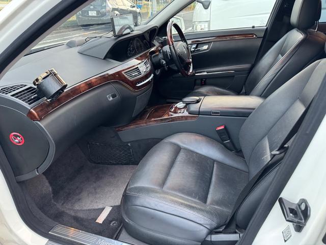 レザーシートの状態も良好です