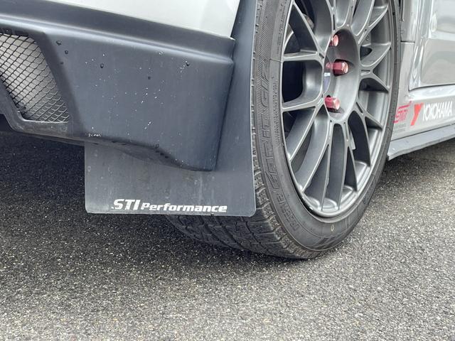 ＷＲＸ　ＳＴｉ　６ＭＴ　車高調　ＥＮＫＥＩ１７インチアルミホイール　ＳＴｉマフラー　社外メモリナビ（ＭＤＶ－Ｚ７００）（ＣＤ／ＤＶＤ／フルセグ／Ｂｌｕｅｔｏｏｔｈ）　黒ハーフレザーシート　ＨＩＤ　ＥＴＣ(48枚目)