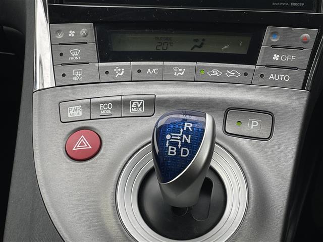 プリウス Ｓ　社外エアロ　社外デイライト　社外１９インチアルミホイール　ＡＬＰＩＮＥ９インチナビ　バックカメラ　Ｂｌｕｅｔｏｏｔｈ　フルセグ　革調シートカバー　ステアリングスイッチ　ＥＴＣ　ＨＩＤヘッドライト（11枚目）