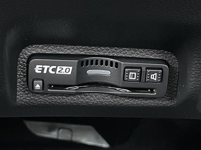 ヴェゼル ｅ：ＨＥＶ　Ｚ　純正ナビ　ホンダセンシング　Ｂパワーバックドア　ハンドルヒーター　置くだけ充電　シートヒーター　合皮シート　フルセグＴＶ　パドルシフト　バックカメラ　ＵＳＢ　ＥＴＣ　前後コーナーセンサー（18枚目）