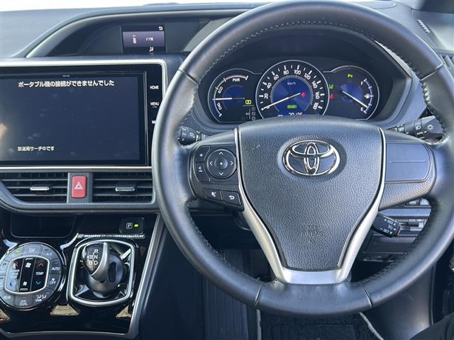 ヴォクシー ハイブリッドＺＳ　煌ＩＩ　純正ナビ　バックカメラ　クルーズコントロール　ＥＴＣ　コーナーセンサー　Ｂｌｕｅｔｏｏｔｈ　フロアマット　シートヒーター　両側パワースライドドア　純正１６インチＡＷ　オートＬＥＤヘッドライト（2枚目）