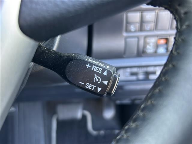 ヴォクシー ハイブリッドＺＳ　煌ＩＩ　純正ナビ　バックカメラ　クルーズコントロール　ＥＴＣ　コーナーセンサー　Ｂｌｕｅｔｏｏｔｈ　フロアマット　シートヒーター　両側パワースライドドア　純正１６インチＡＷ　オートＬＥＤヘッドライト（8枚目）