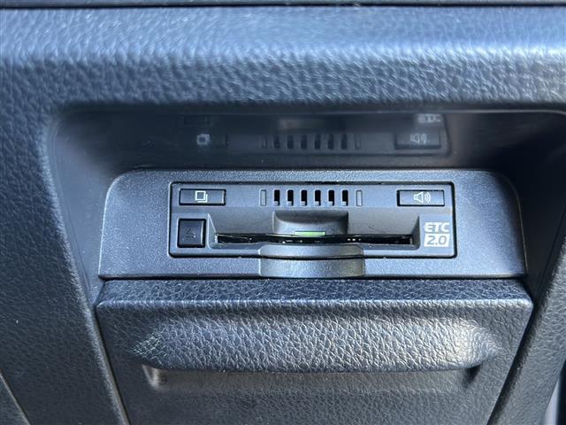 ヴォクシー ハイブリッドＺＳ　煌ＩＩ　純正ナビ　バックカメラ　クルーズコントロール　ＥＴＣ　コーナーセンサー　Ｂｌｕｅｔｏｏｔｈ　フロアマット　シートヒーター　両側パワースライドドア　純正１６インチＡＷ　オートＬＥＤヘッドライト（13枚目）